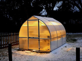 Polycarbonate Greenhouse with Grow Lights